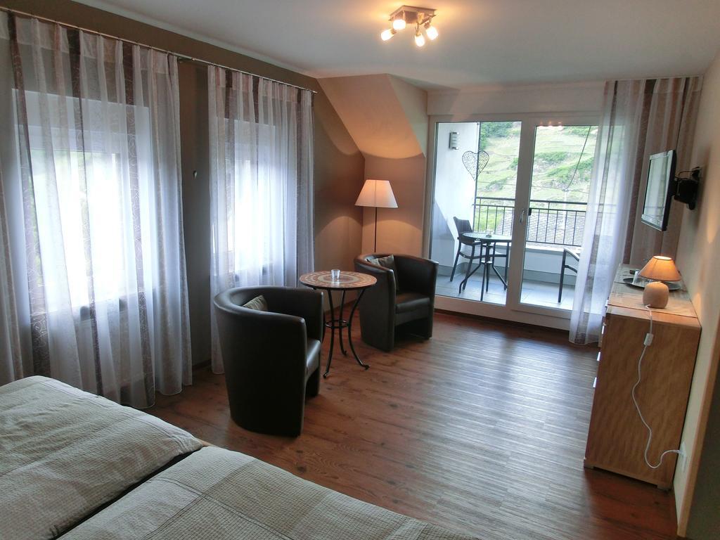 Bed and Breakfast Ferienweingut Hirschen Schulstrasse Burg  Habitación foto