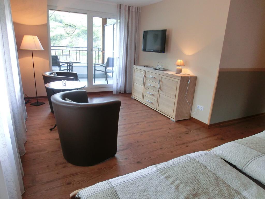 Bed and Breakfast Ferienweingut Hirschen Schulstrasse Burg  Habitación foto