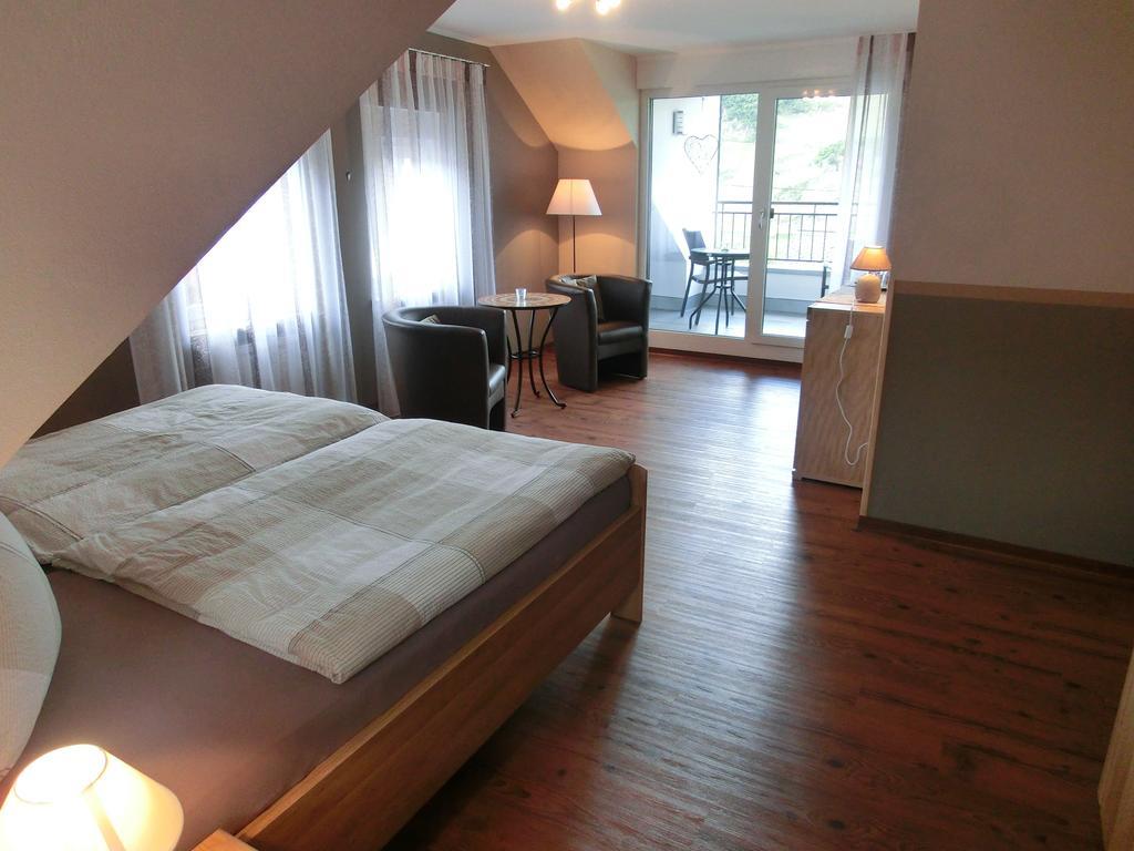Bed and Breakfast Ferienweingut Hirschen Schulstrasse Burg  Habitación foto