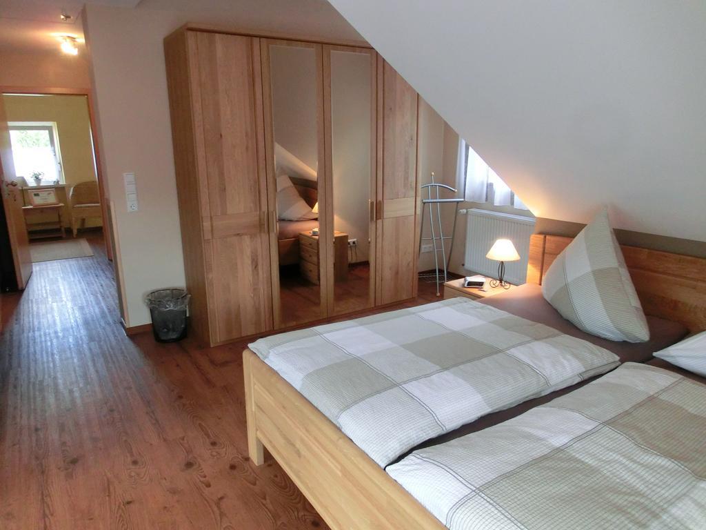 Bed and Breakfast Ferienweingut Hirschen Schulstrasse Burg  Habitación foto