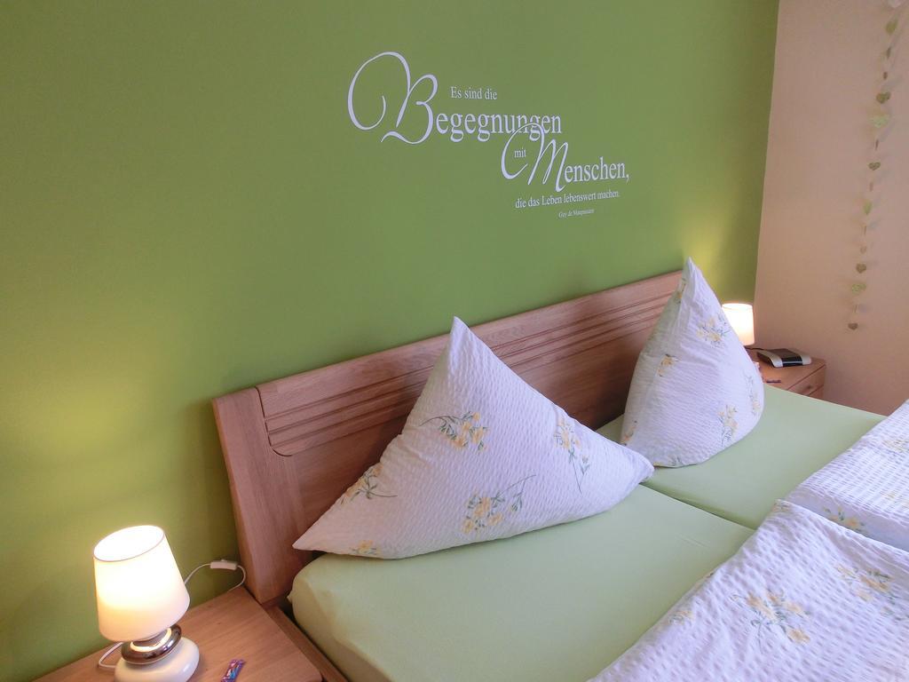 Bed and Breakfast Ferienweingut Hirschen Schulstrasse Burg  Habitación foto