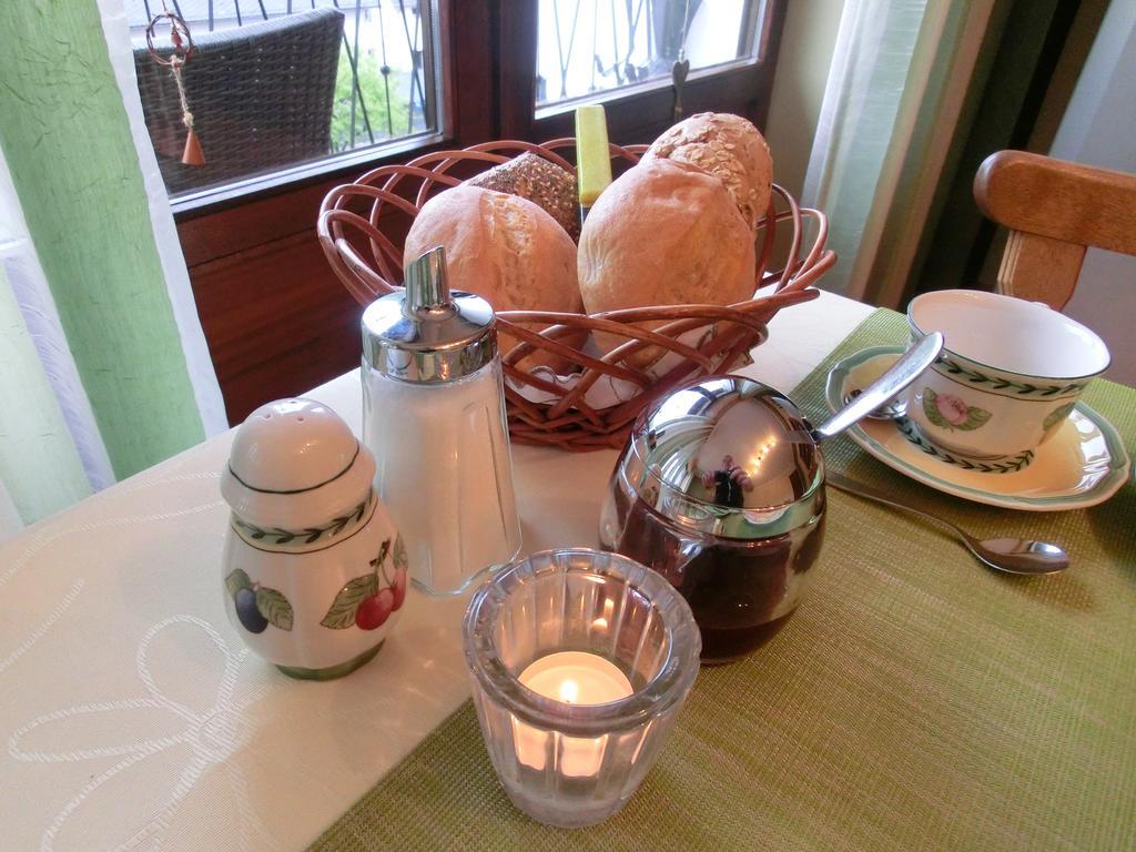 Bed and Breakfast Ferienweingut Hirschen Schulstrasse Burg  Habitación foto