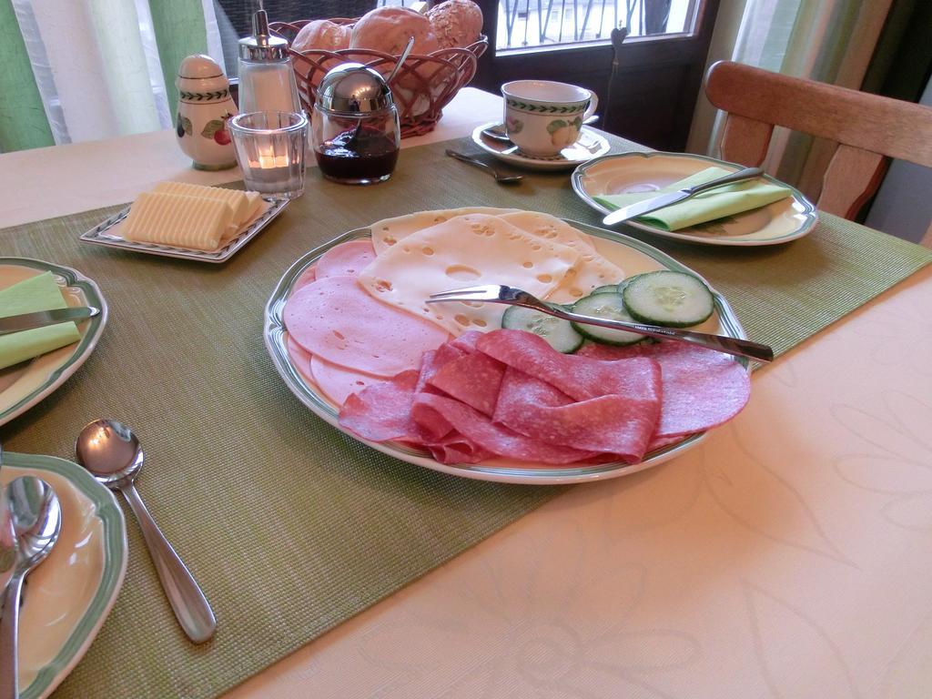 Bed and Breakfast Ferienweingut Hirschen Schulstrasse Burg  Habitación foto