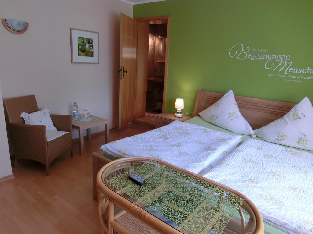 Bed and Breakfast Ferienweingut Hirschen Schulstrasse Burg  Habitación foto