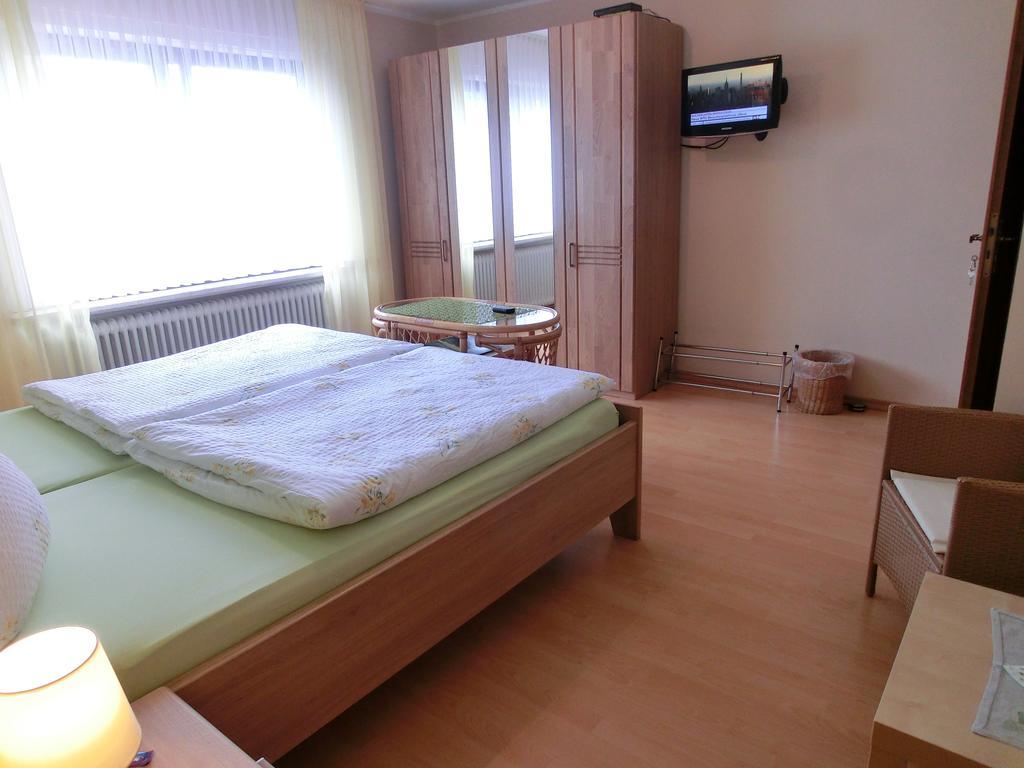 Bed and Breakfast Ferienweingut Hirschen Schulstrasse Burg  Habitación foto