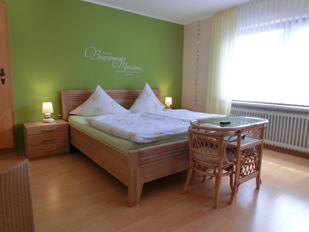 Bed and Breakfast Ferienweingut Hirschen Schulstrasse Burg  Habitación foto